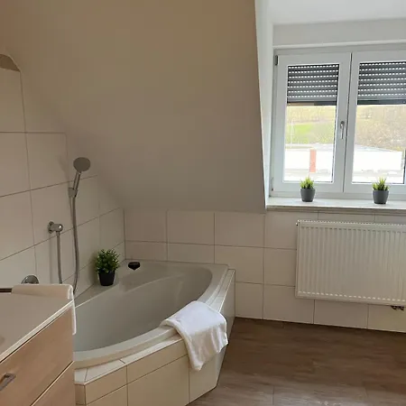 Komfort-apartment - 93m2 - Zentral - Naehe Stadtpark *
