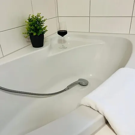 Komfort-apartment - 93m2 - Zentral - Naehe Stadtpark *