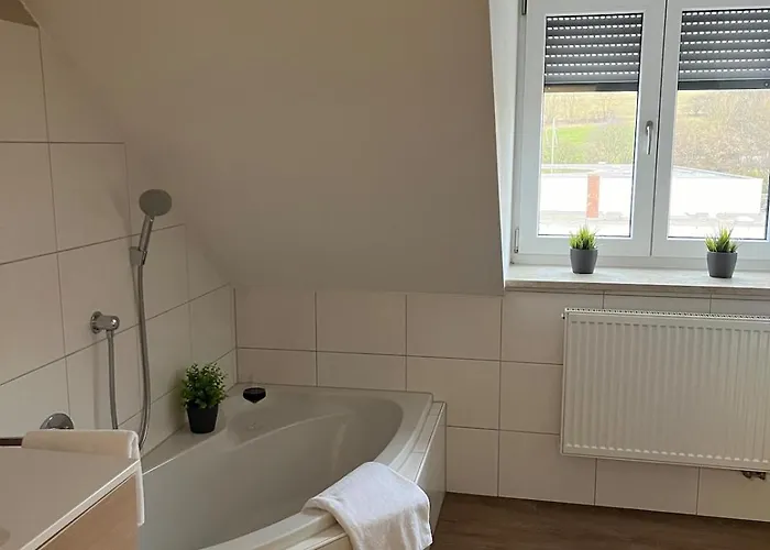 Komfort-apartment - 93m2 - Zentral - Naehe Stadtpark *