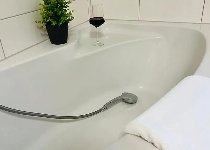 Komfort-apartment - 93m2 - Zentral - Naehe Stadtpark *